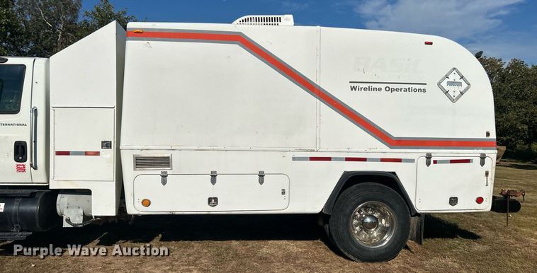 image for item DO7549 2007 International  4300 wireline truck