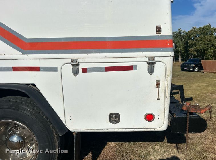 image for item DO7549 2007 International  4300 wireline truck