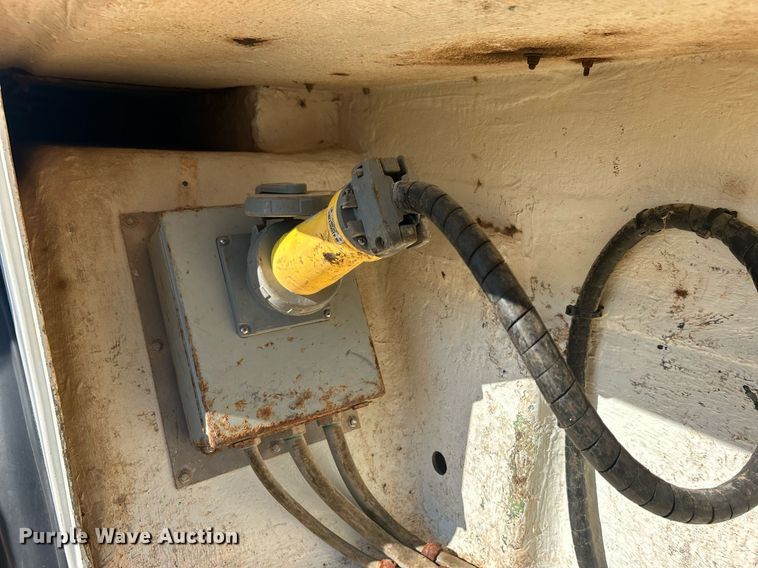 image for item DO7549 2007 International  4300 wireline truck