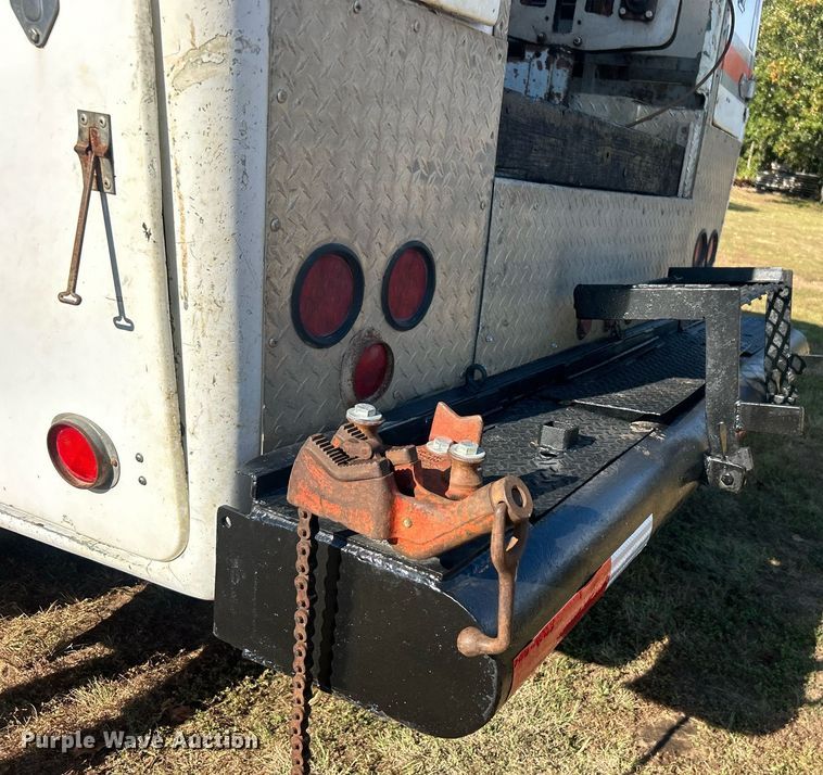 image for item DO7549 2007 International  4300 wireline truck