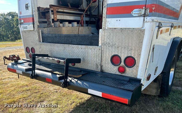 image for item DO7549 2007 International  4300 wireline truck