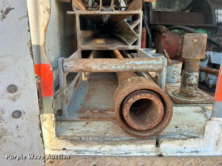 image for item DO7549 2007 International  4300 wireline truck