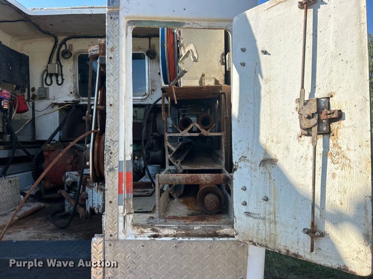 image for item DO7549 2007 International  4300 wireline truck