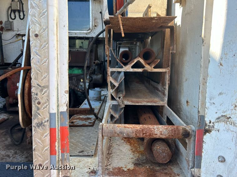 image for item DO7549 2007 International  4300 wireline truck