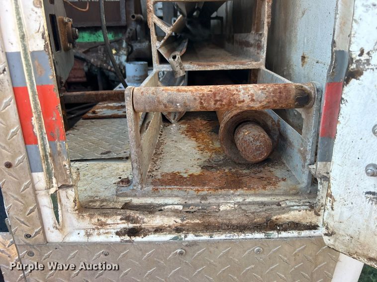 image for item DO7549 2007 International  4300 wireline truck