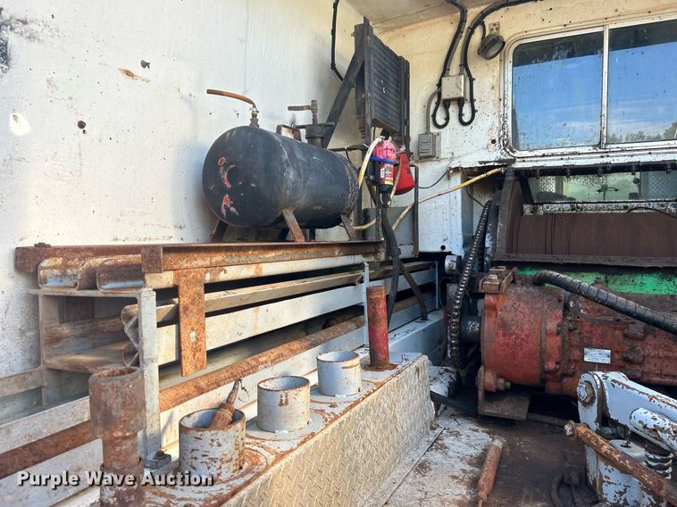 image for item DO7549 2007 International  4300 wireline truck