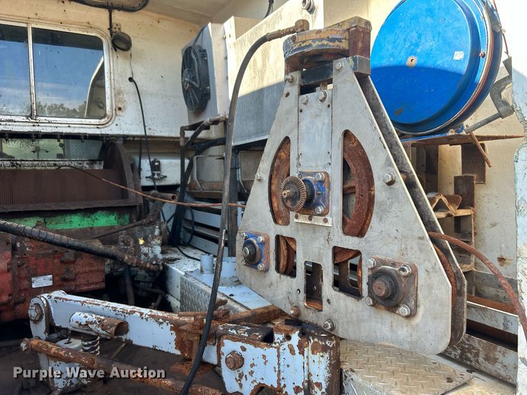 image for item DO7549 2007 International  4300 wireline truck