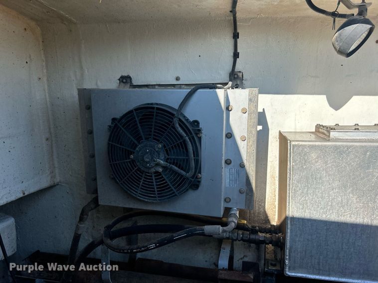 image for item DO7549 2007 International  4300 wireline truck