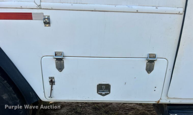 image for item DO7549 2007 International  4300 wireline truck