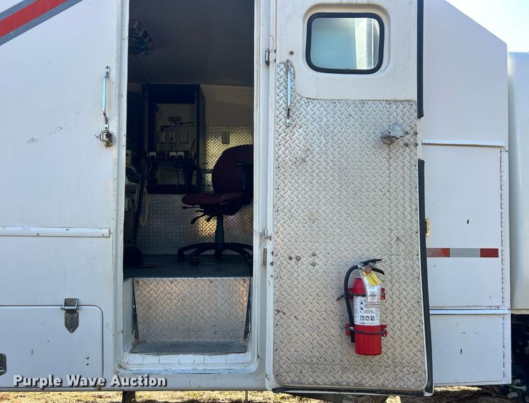 image for item DO7549 2007 International  4300 wireline truck