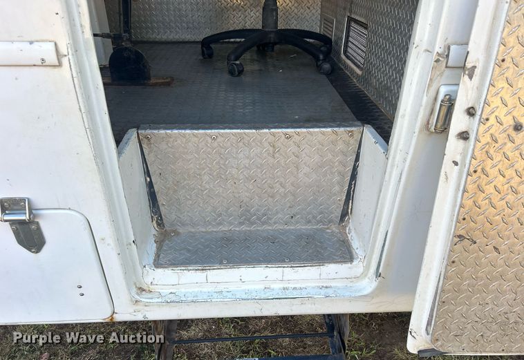 image for item DO7549 2007 International  4300 wireline truck