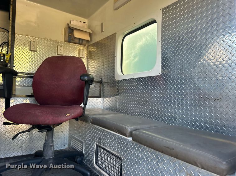 image for item DO7549 2007 International  4300 wireline truck