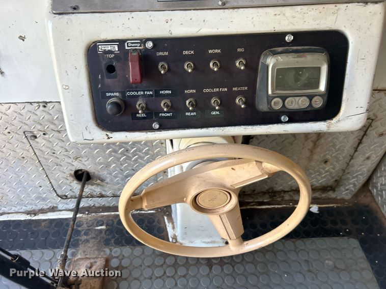 image for item DO7549 2007 International  4300 wireline truck