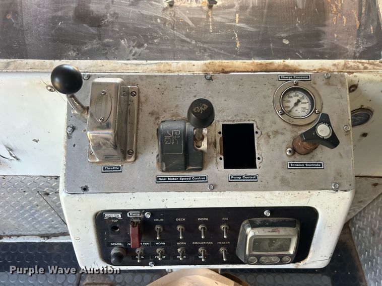 image for item DO7549 2007 International  4300 wireline truck