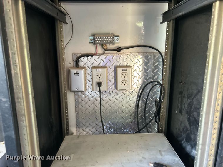 image for item DO7549 2007 International  4300 wireline truck