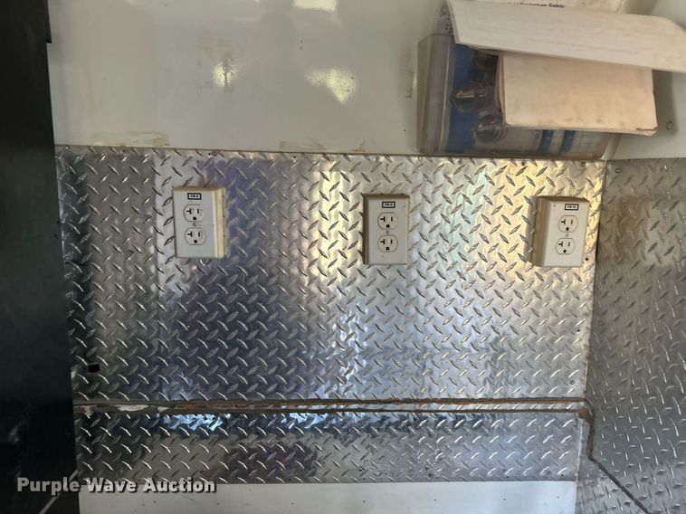 image for item DO7549 2007 International  4300 wireline truck