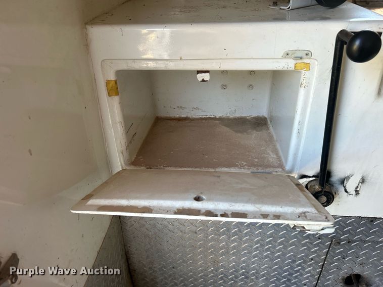 image for item DO7549 2007 International  4300 wireline truck