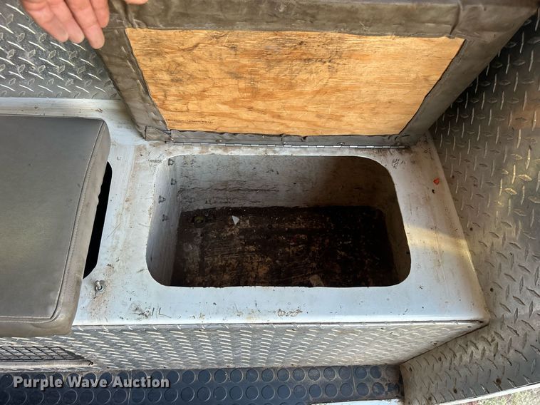 image for item DO7549 2007 International  4300 wireline truck