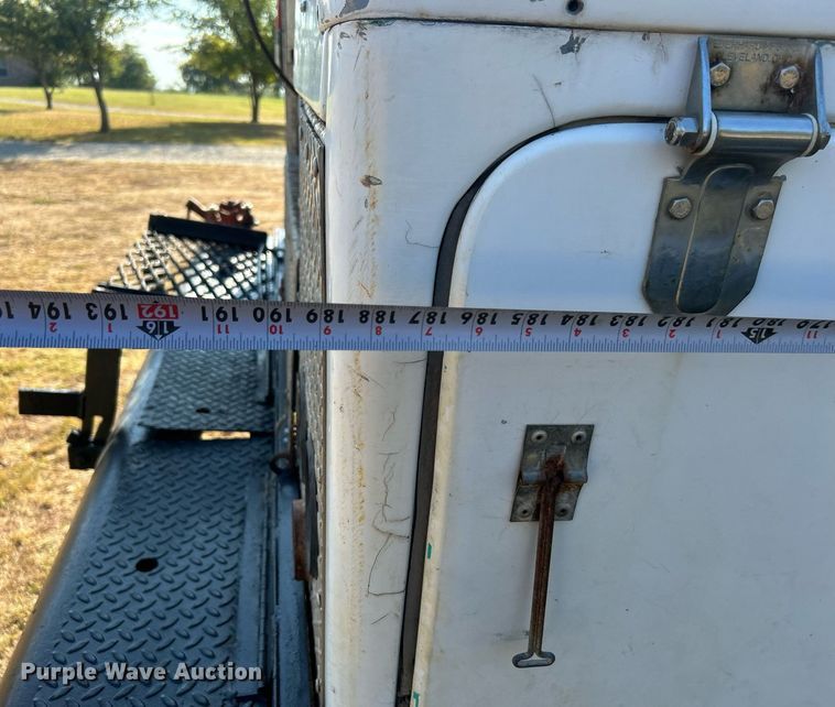 image for item DO7549 2007 International  4300 wireline truck