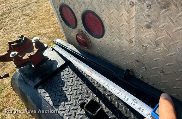 image for item DO7549 2007 International  4300 wireline truck