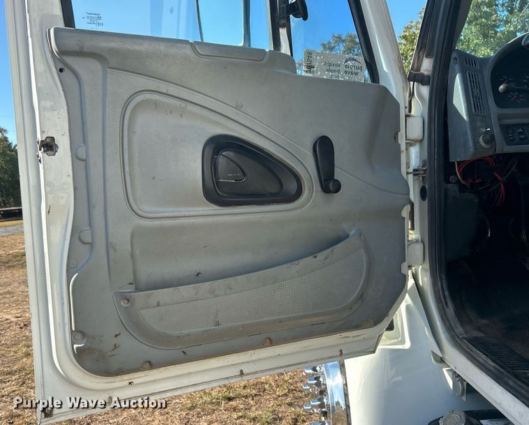 image for item DO7549 2007 International  4300 wireline truck