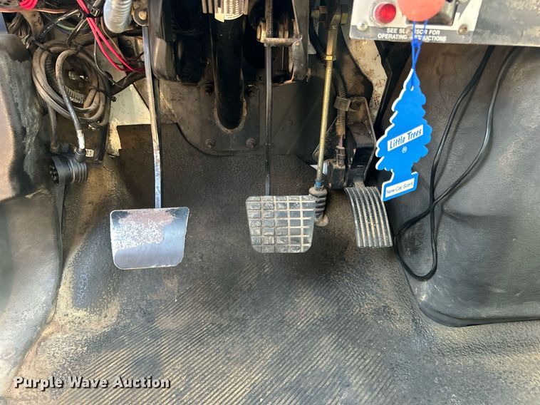 image for item DO7549 2007 International  4300 wireline truck