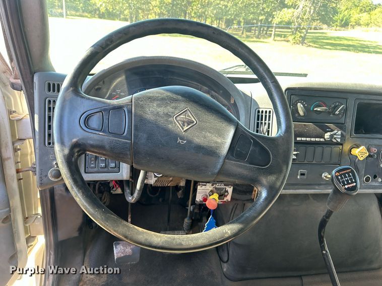 image for item DO7549 2007 International  4300 wireline truck