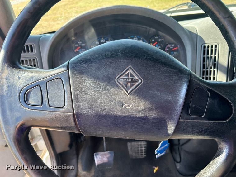 image for item DO7549 2007 International  4300 wireline truck