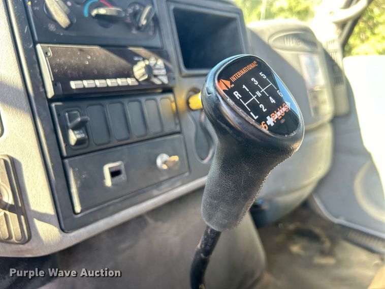 image for item DO7549 2007 International  4300 wireline truck