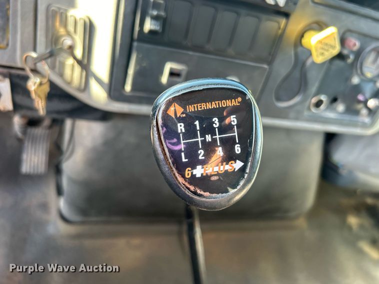 image for item DO7549 2007 International  4300 wireline truck