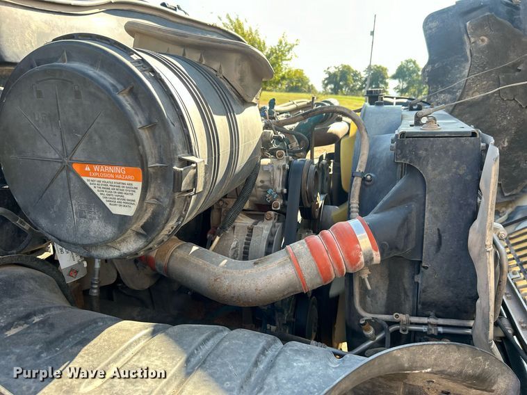 image for item DO7549 2007 International  4300 wireline truck