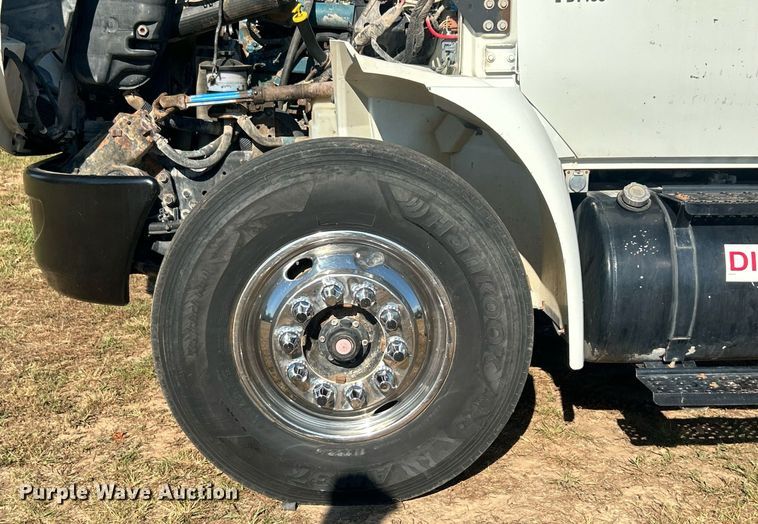 image for item DO7549 2007 International  4300 wireline truck