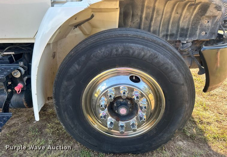 image for item DO7549 2007 International  4300 wireline truck