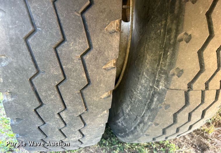 image for item DO7549 2007 International  4300 wireline truck