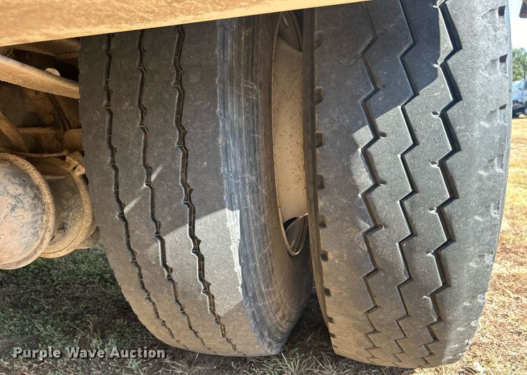 image for item DO7549 2007 International  4300 wireline truck