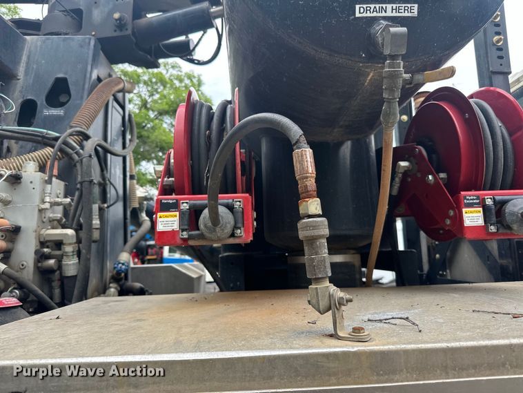 image for item DP8419 2012 International  7500 sewer jetter truck