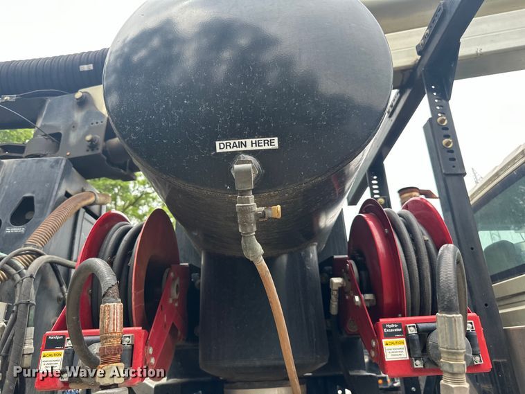 image for item DP8419 2012 International  7500 sewer jetter truck