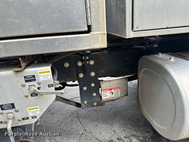 image for item DP8419 2012 International  7500 sewer jetter truck