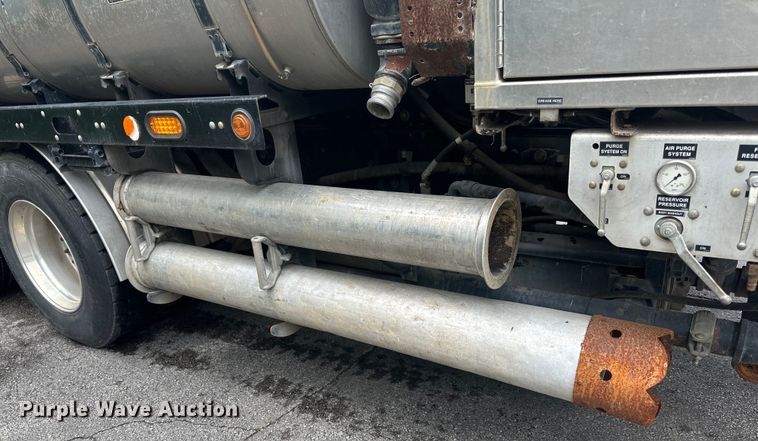 image for item DP8419 2012 International  7500 sewer jetter truck