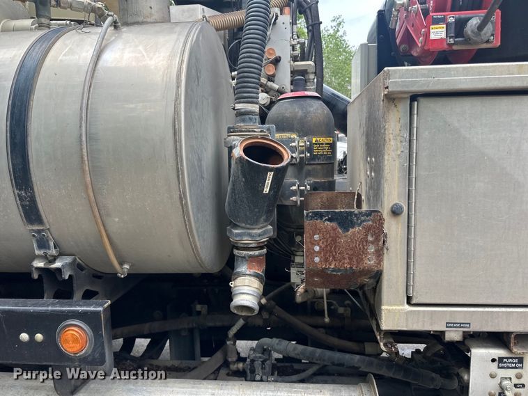 image for item DP8419 2012 International  7500 sewer jetter truck