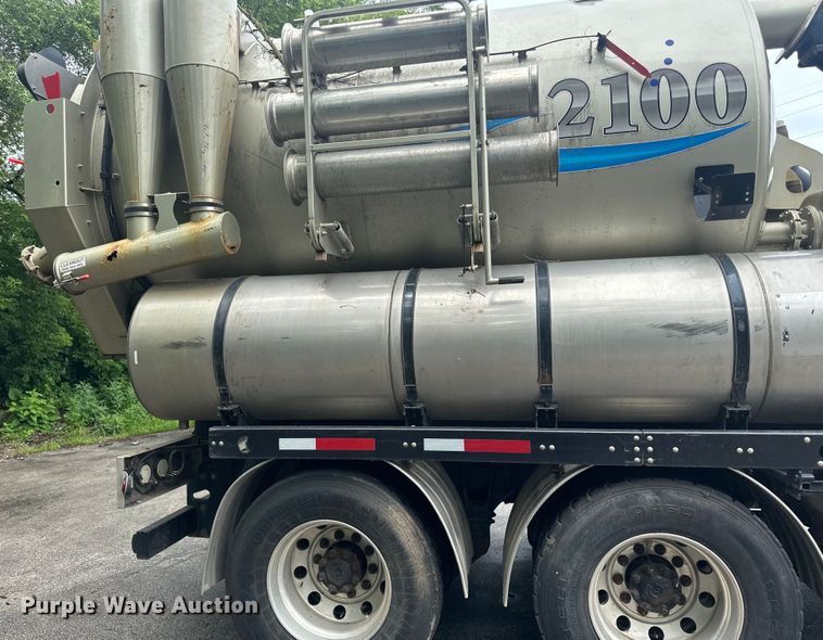 image for item DP8419 2012 International  7500 sewer jetter truck