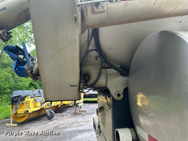 image for item DP8419 2012 International  7500 sewer jetter truck