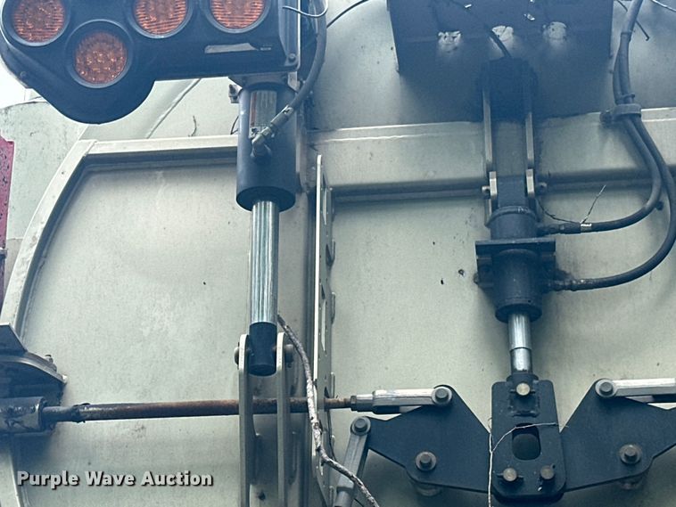 image for item DP8419 2012 International  7500 sewer jetter truck