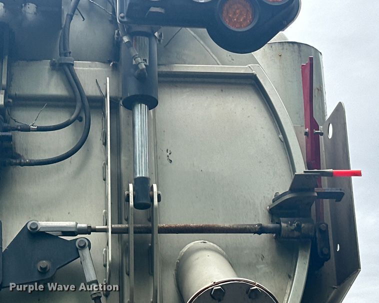 image for item DP8419 2012 International  7500 sewer jetter truck