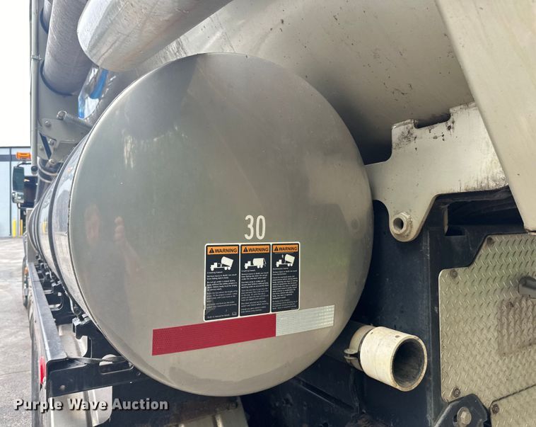 image for item DP8419 2012 International  7500 sewer jetter truck