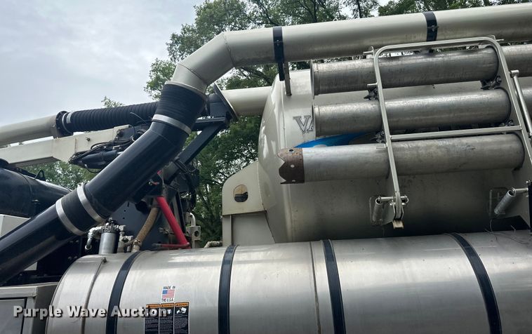 image for item DP8419 2012 International  7500 sewer jetter truck