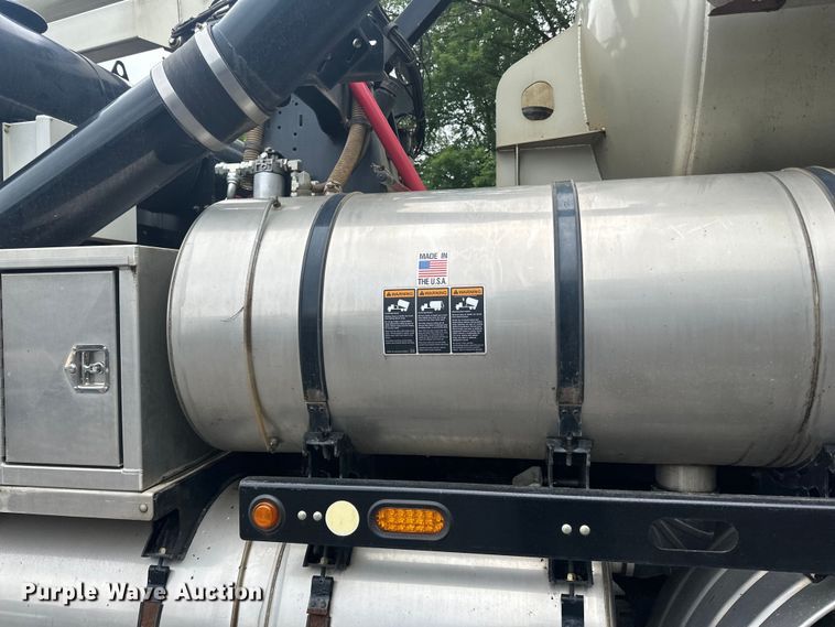 image for item DP8419 2012 International  7500 sewer jetter truck