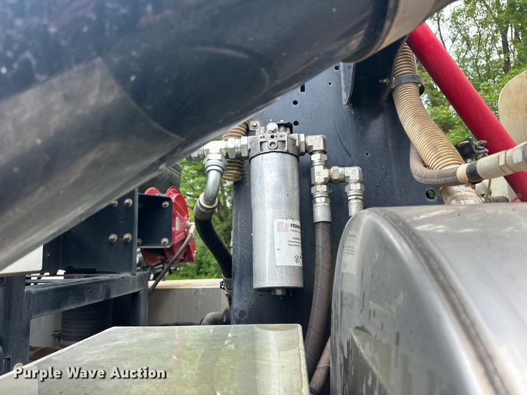 image for item DP8419 2012 International  7500 sewer jetter truck