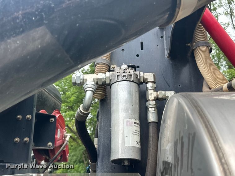 image for item DP8419 2012 International  7500 sewer jetter truck