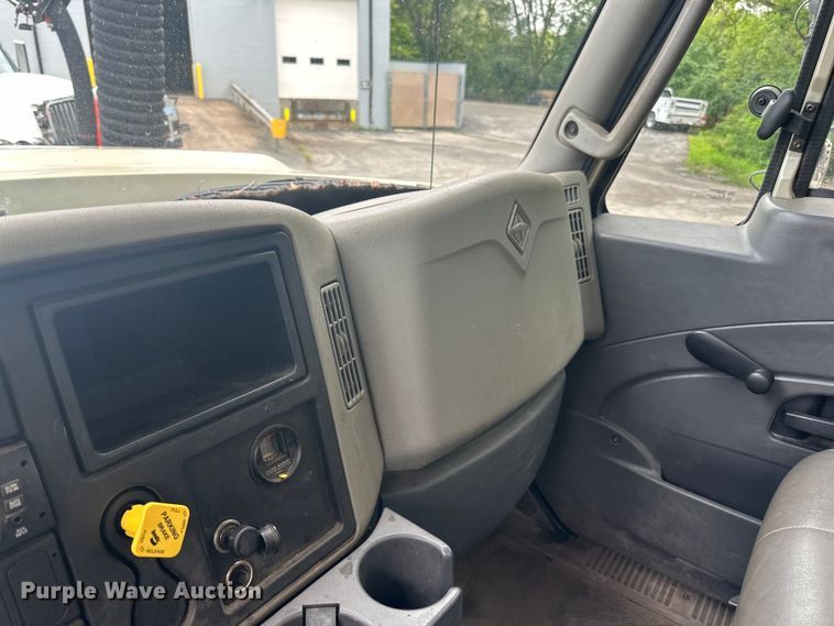 image for item DP8419 2012 International  7500 sewer jetter truck